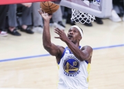 -骑士鏖战雄鹿，布克点燃赛场