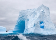 英雄联盟总决赛直播-双城记，德甲争冠夜与火箭升空的交错史诗