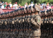 LOL赛事-东西方德比之夜，当伯纳乌的喧嚣映照长春五环的炬火