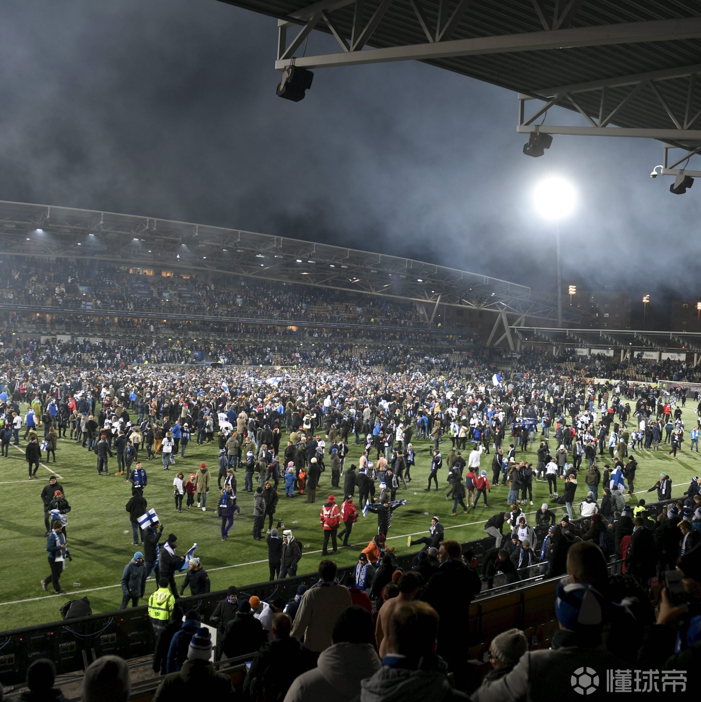 关于芬兰队凭借团结一致，成功晋级的信息