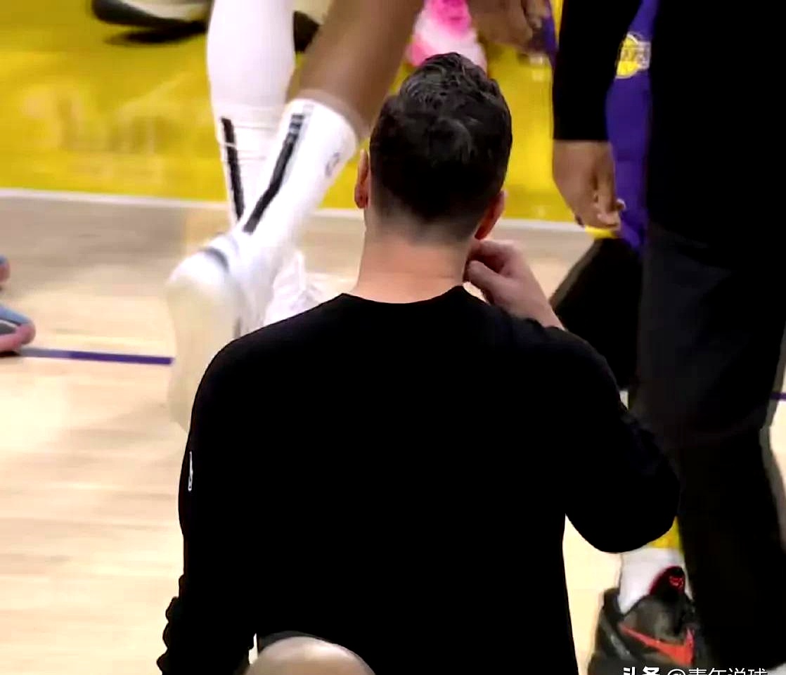 包含湖人小将因伤缺席训练,状态成谜的词条 包含湖人小将因伤缺席训练,状态成谜的词条