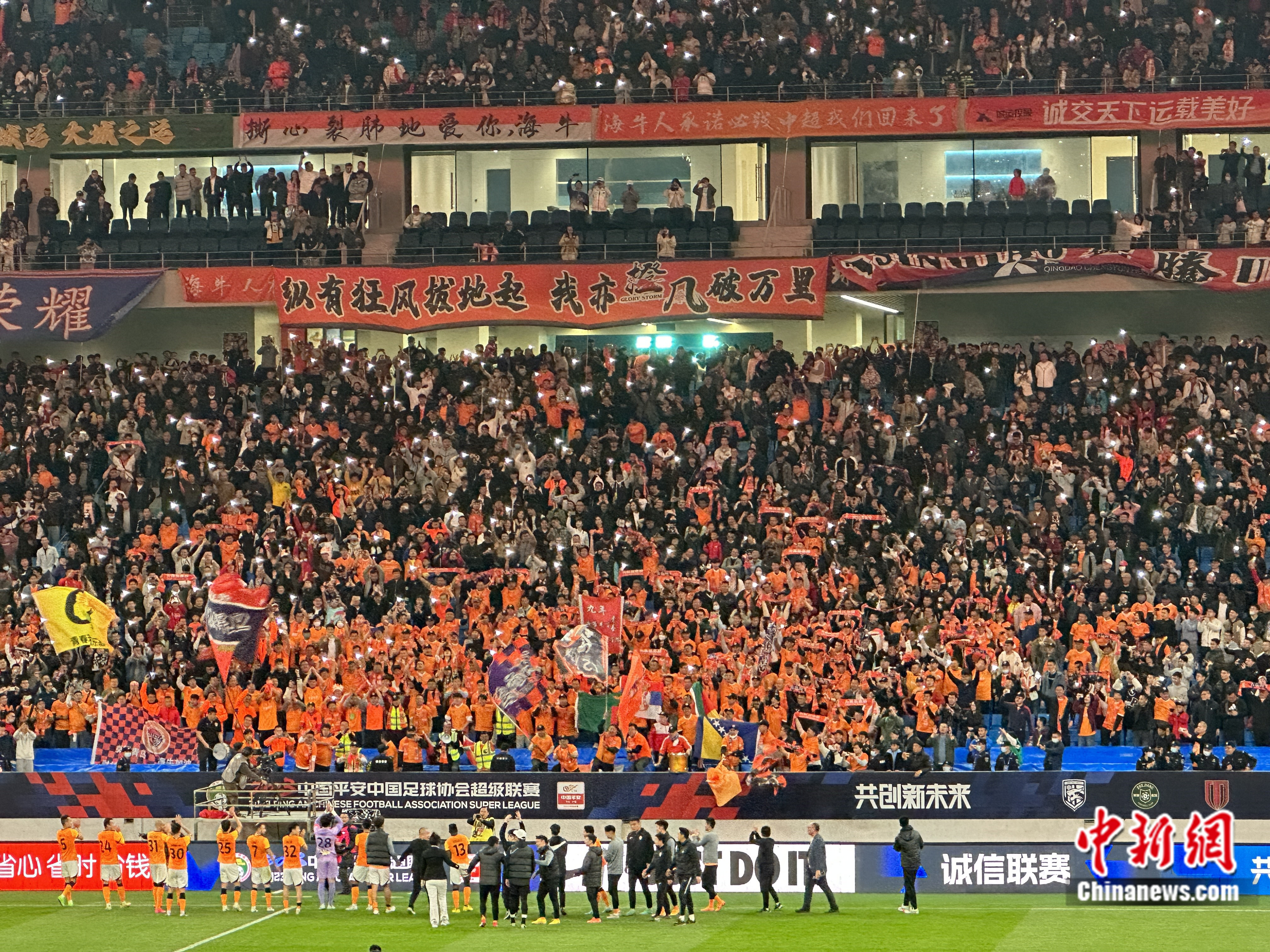 包含激烈角逐场面激动人心,球迷热情高涨!的词条 包含激烈角逐场面激动人心,球迷热情高涨!的词条