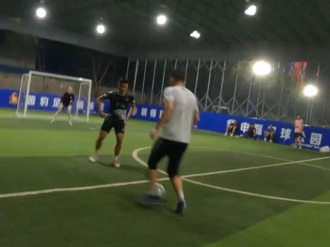 包含北京时间周三凌晨一场激烈对抗即将上演的词条