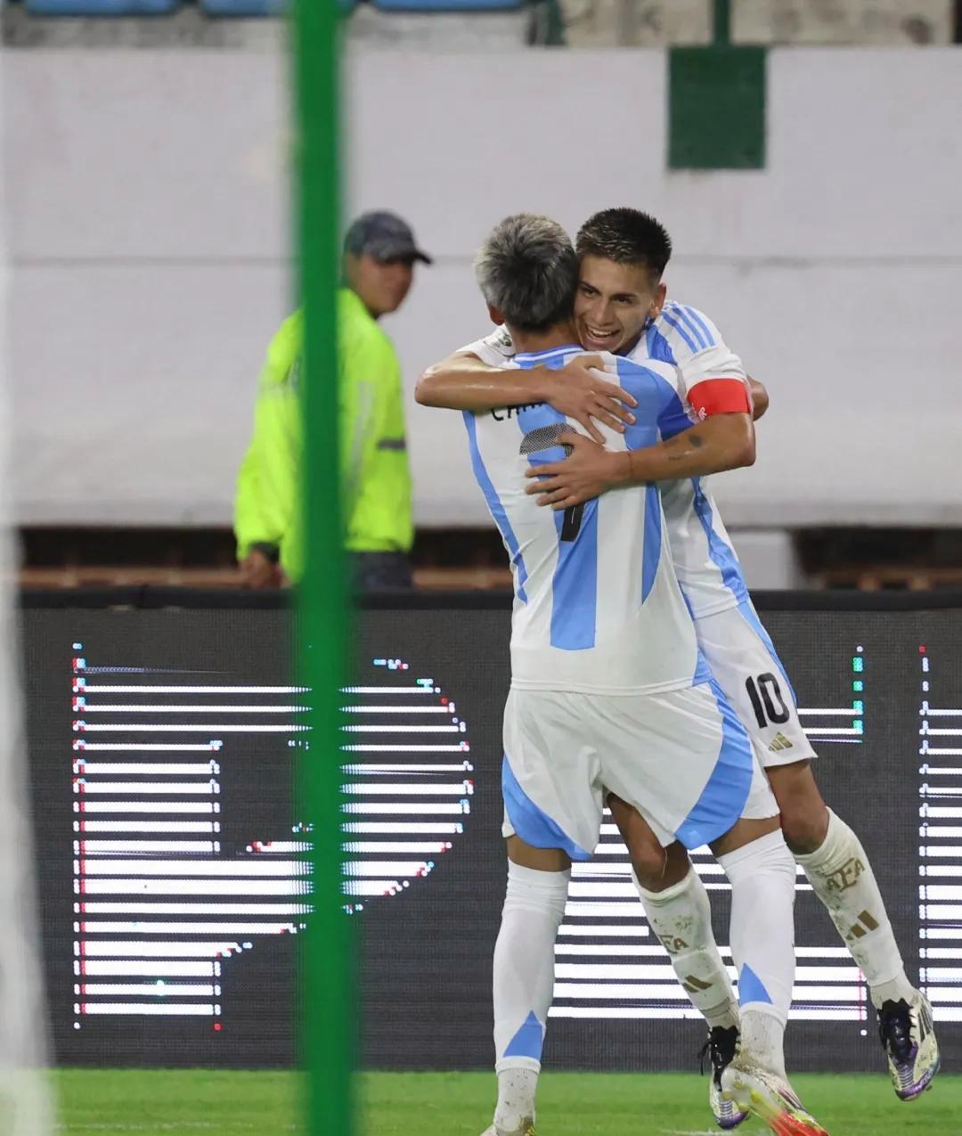 南美篮球联赛：阿根廷球队二连胜，晋级半决赛