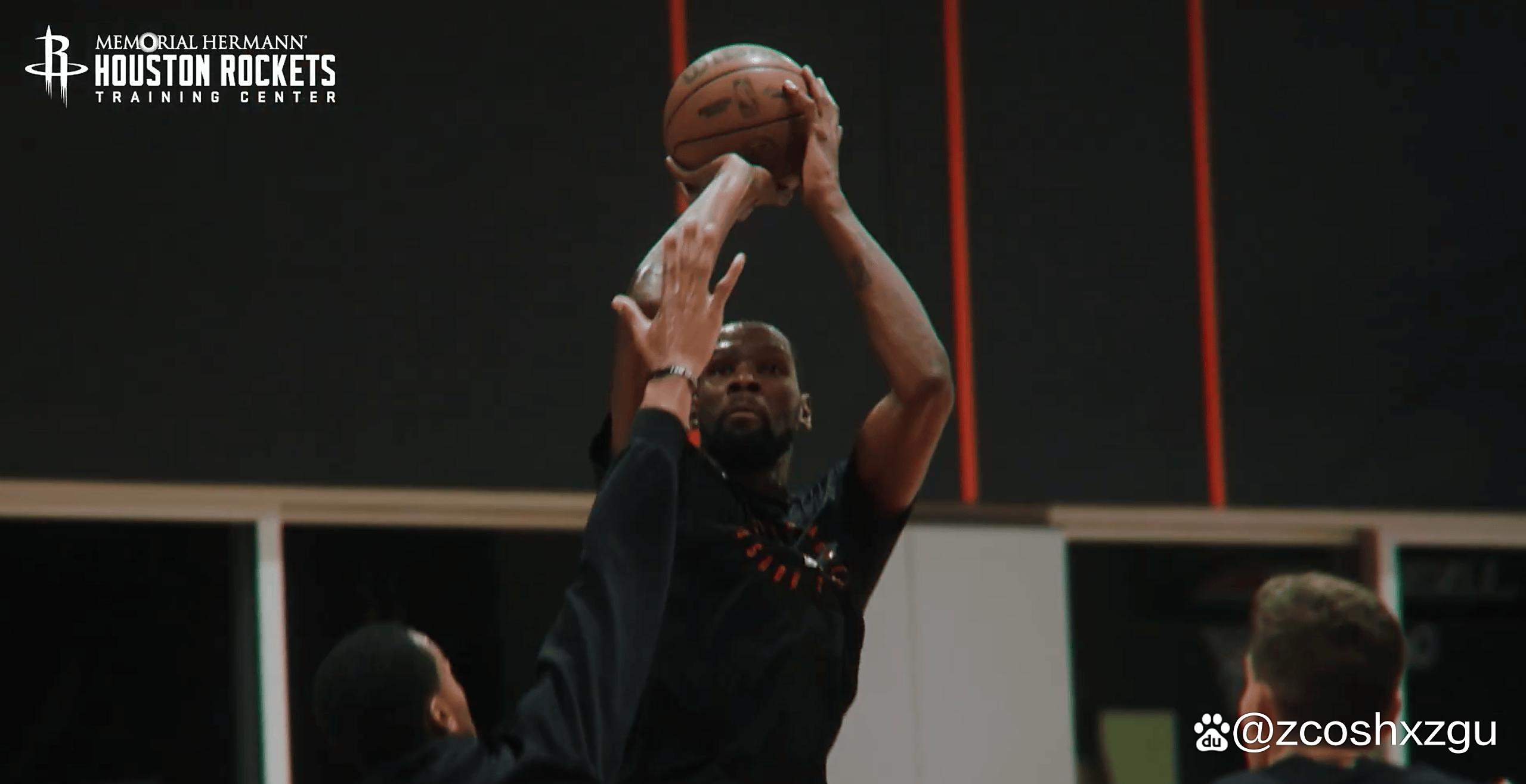 火箭前锋突然退役宣布，引发球迷震惊的简单介绍