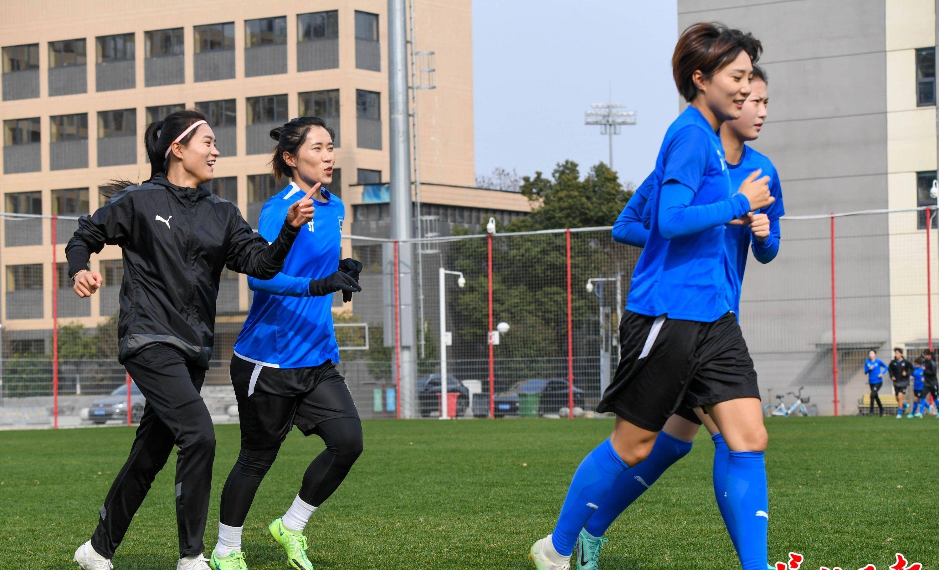 亚美尼亚女足队砥砺前行，携手合作备战比赛！