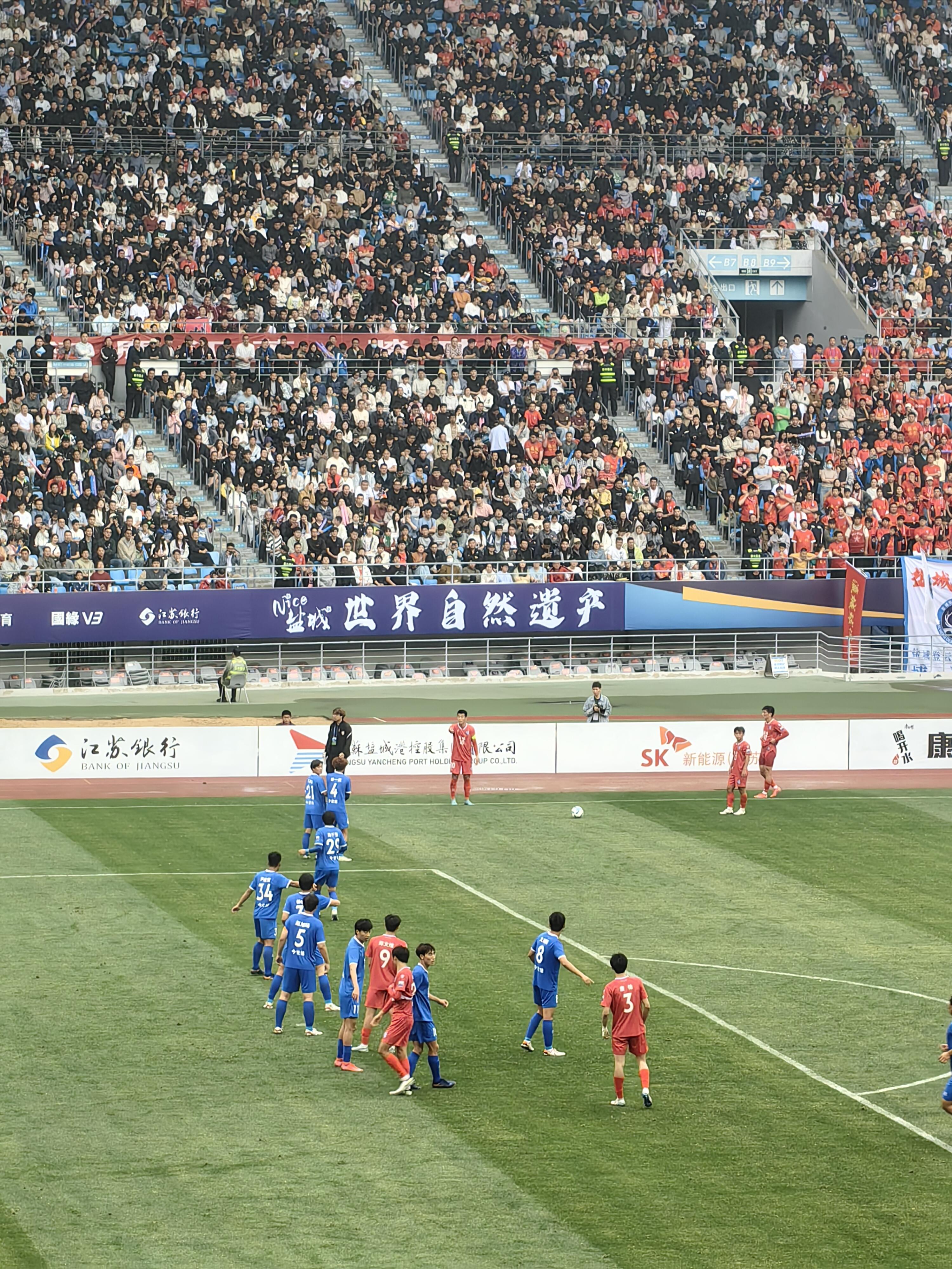 足球场上的风暴：球队展现实力冲刺榜首