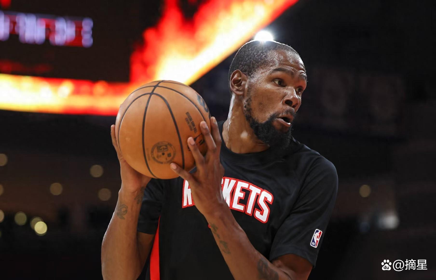 勇士鏖战猛龙,杜兰特点燃赛场 勇士鏖战猛龙,杜兰特点燃赛场