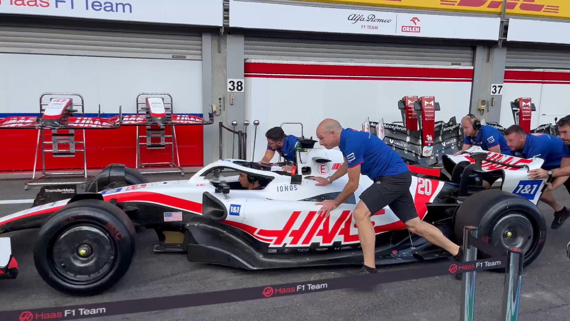 哈斯车队鏖战雷诺车队,皮亚斯特里关键制胜 哈斯车队鏖战雷诺车队,皮亚斯特里关键制胜