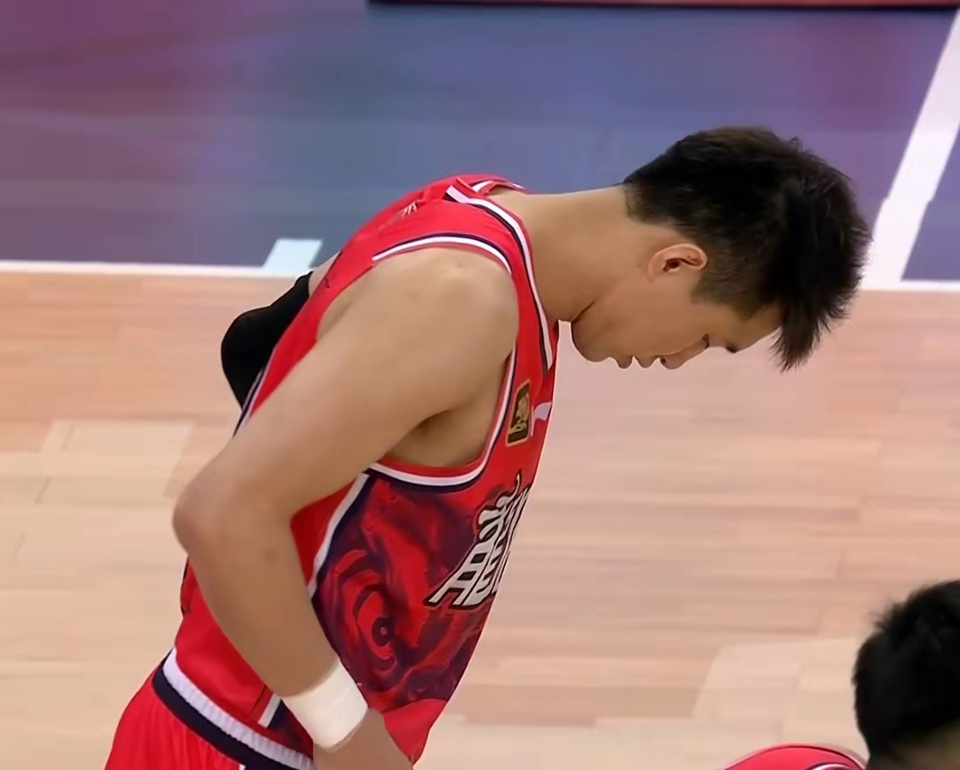 福建队碾压新疆队，郭艾伦点燃赛场