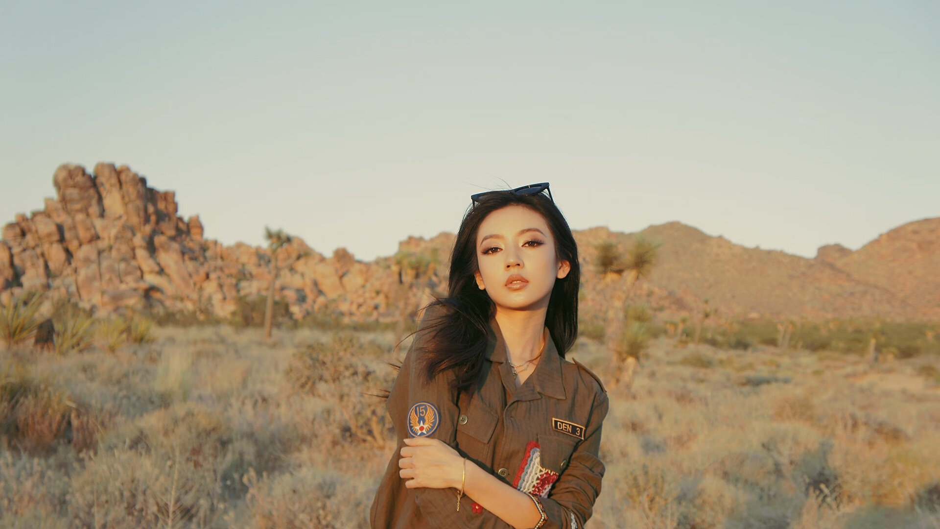 东西方篮球同夜闪耀，哈利伯顿30+15统治赛场，浙江绝杀诠释不屈精神