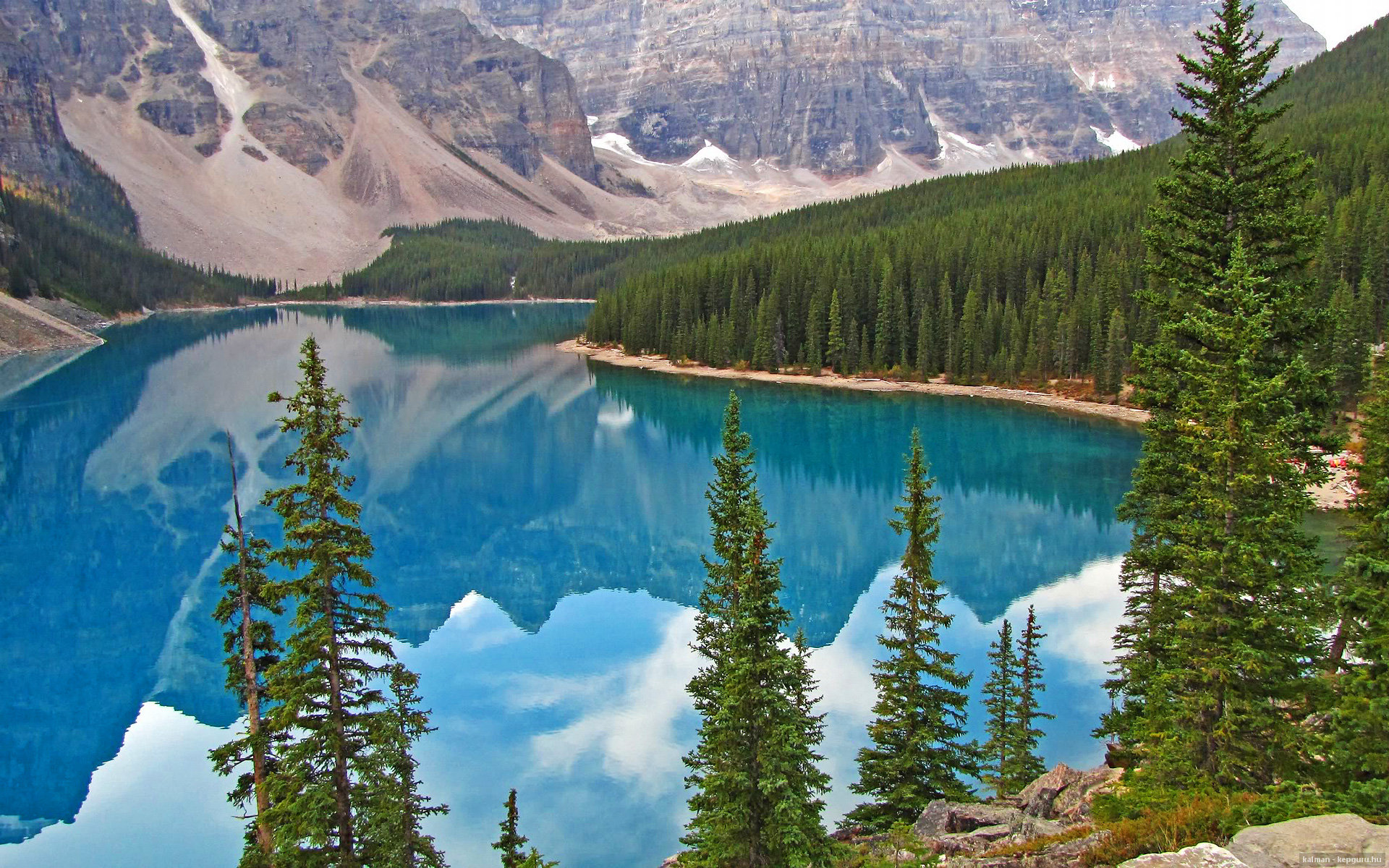 意式英超争冠战，罗马用英伦节奏上演战术压制，令AC米兰窒息