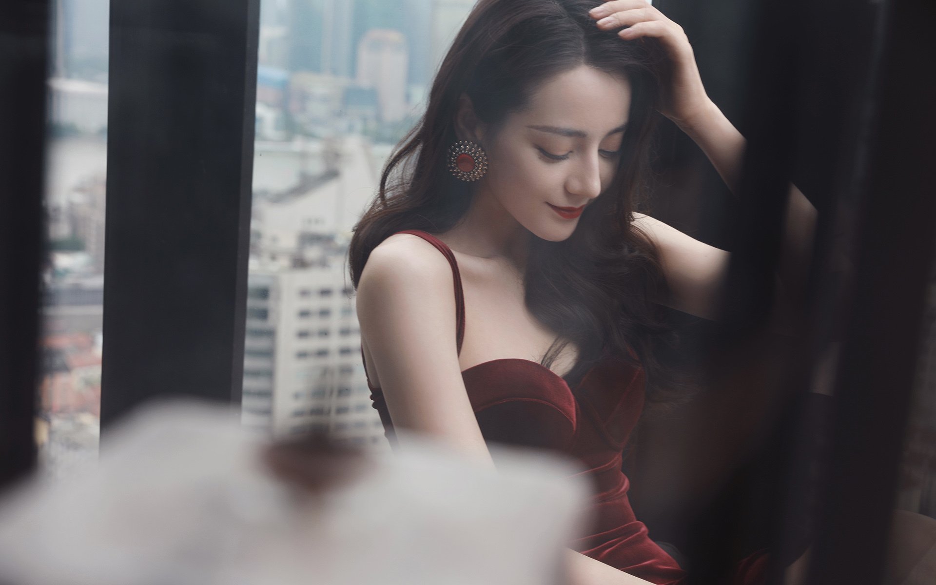 首先，拆解并融合两个看似无关的关键词