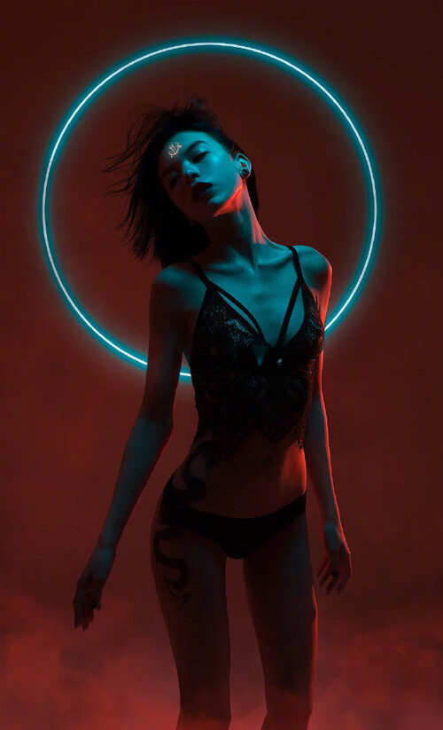 1.北欧神话的崩塌之夜，当泰国战象踏碎赫尔辛基的冰原（侧重戏剧性与地域意象）